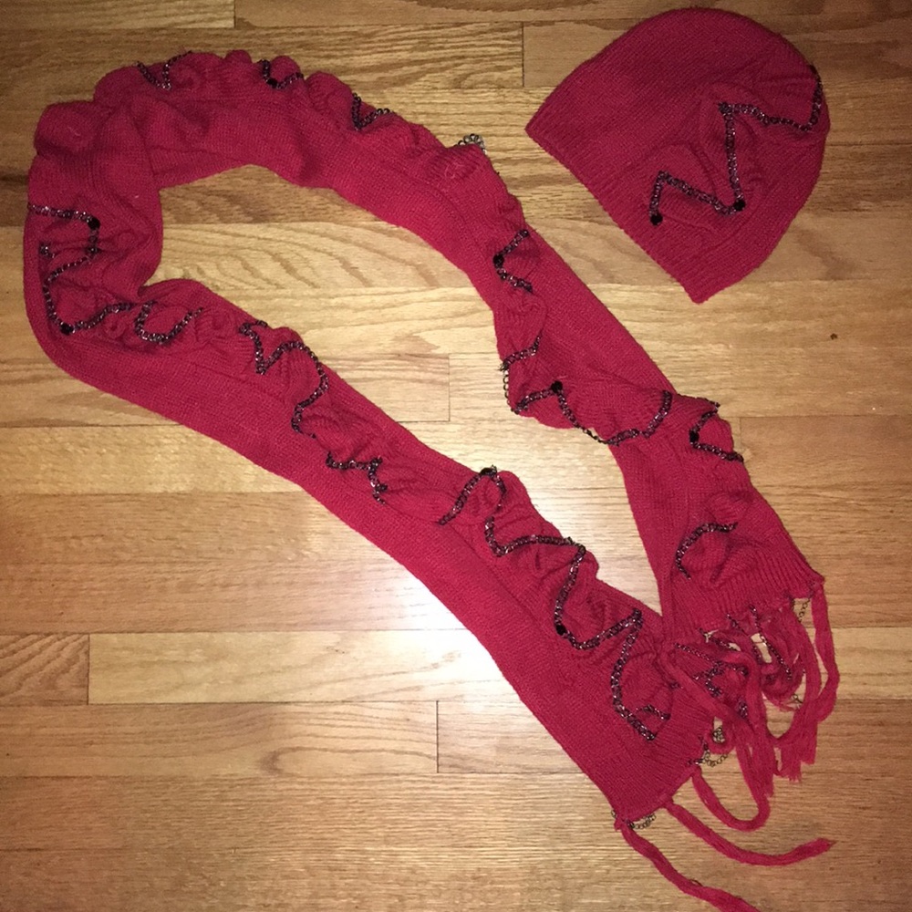 Ruched Chain Red Scarf and Hat